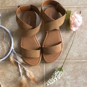 cute boho tan sandals!!